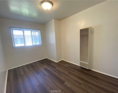 10922 Evans Street - Photo Thumbnail 2