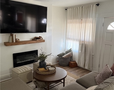 326 E Canyon Blvd - Photo Thumbnail 3
