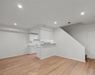731 E Cypress Avenue - Photo Thumbnail 7