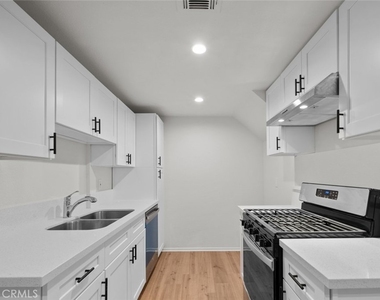 731 E Cypress Avenue - Photo Thumbnail 8