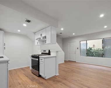 731 E Cypress Avenue - Photo Thumbnail 6