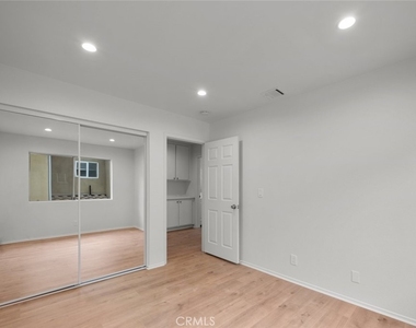 731 E Cypress Avenue - Photo Thumbnail 20