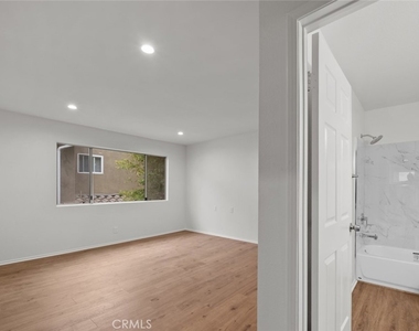 731 E Cypress Avenue - Photo Thumbnail 11
