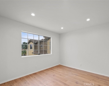 731 E Cypress Avenue - Photo Thumbnail 17