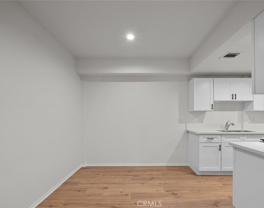 731 E Cypress Avenue - Photo Thumbnail 10