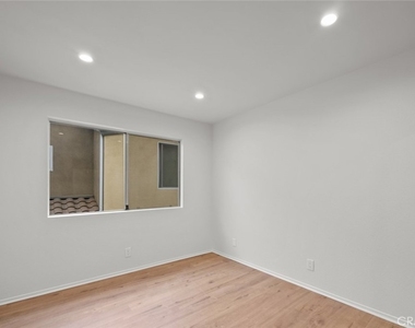731 E Cypress Avenue - Photo Thumbnail 19