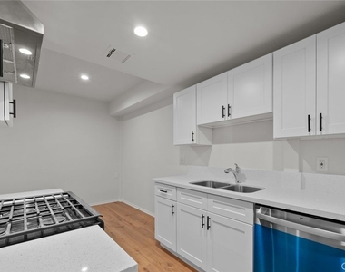 731 E Cypress Avenue - Photo Thumbnail 9