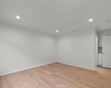 731 E Cypress Avenue - Photo Thumbnail 13
