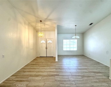12789 Yorkshire Drive - Photo Thumbnail 3