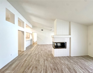 12789 Yorkshire Drive - Photo Thumbnail 4