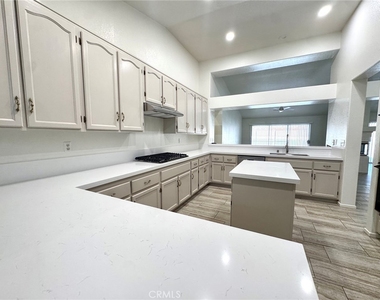 12789 Yorkshire Drive - Photo Thumbnail 7