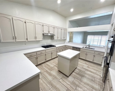12789 Yorkshire Drive - Photo Thumbnail 6