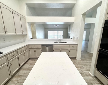 12789 Yorkshire Drive - Photo Thumbnail 8