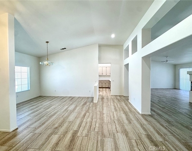 12789 Yorkshire Drive - Photo Thumbnail 2