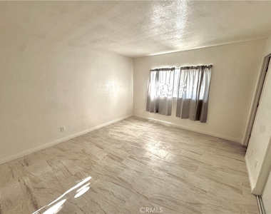 16214 Juniper Street - Photo Thumbnail 6
