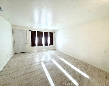 16214 Juniper Street - Photo Thumbnail 3