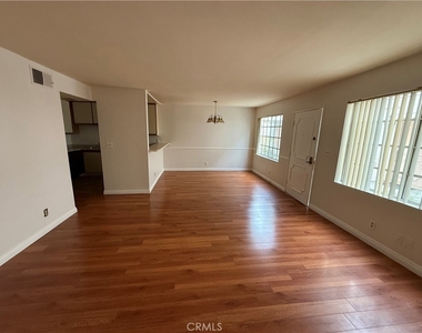 14758 Magnolia Blvd - Photo Thumbnail 4