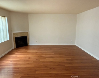 14758 Magnolia Blvd - Photo Thumbnail 1