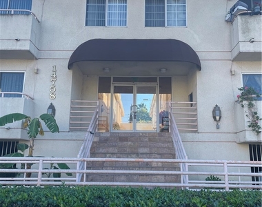 14758 Magnolia Blvd - Photo Thumbnail 10