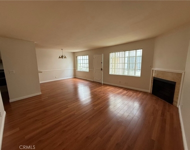 14758 Magnolia Blvd - Photo Thumbnail 2
