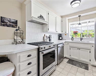 431 N Vermont Avenue - Photo Thumbnail 12