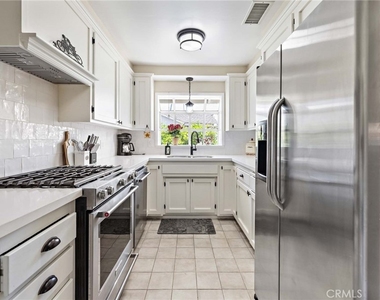 431 N Vermont Avenue - Photo Thumbnail 11