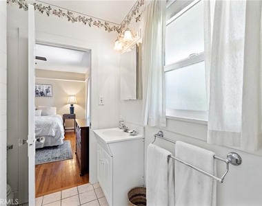 431 N Vermont Avenue - Photo Thumbnail 9