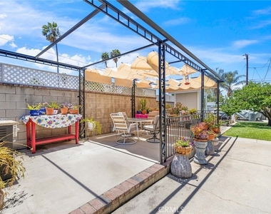 431 N Vermont Avenue - Photo Thumbnail 24