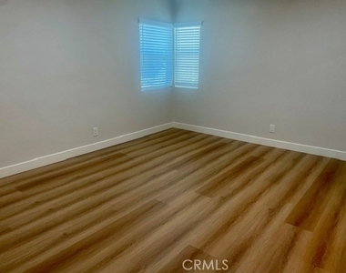 1815 Oakwood Avenue - Photo Thumbnail 14