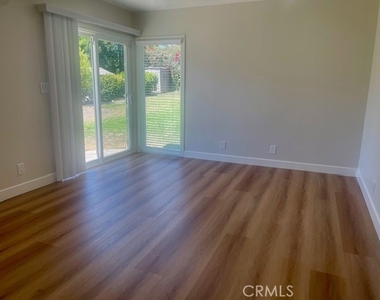 1815 Oakwood Avenue - Photo Thumbnail 19