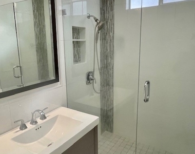1815 Oakwood Avenue - Photo Thumbnail 29