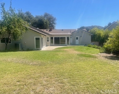 1815 Oakwood Avenue - Photo Thumbnail 38