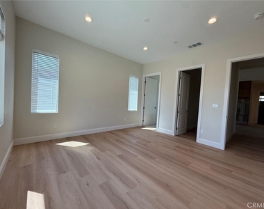 1140 W Donington - Photo Thumbnail 2