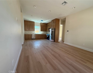 1140 W Donington - Photo Thumbnail 1