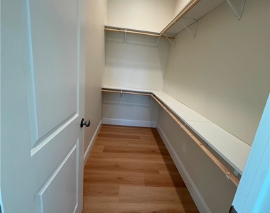 1140 W Donington - Photo Thumbnail 4