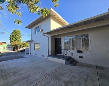 1313 Curtis St - Photo Thumbnail 1