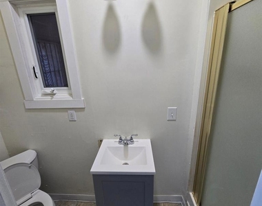1313 Curtis St - Photo Thumbnail 6
