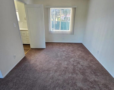 1313 Curtis St - Photo Thumbnail 3