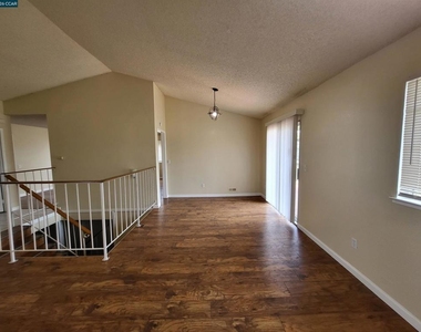 5215 Bayview Ave - Photo Thumbnail 5