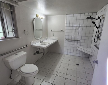 5215 Bayview Ave - Photo Thumbnail 9