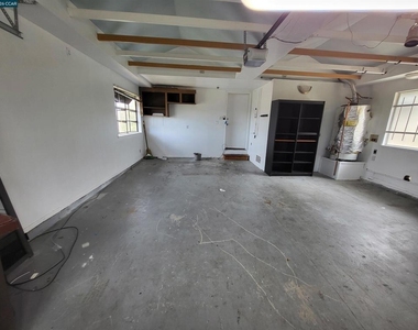 5215 Bayview Ave - Photo Thumbnail 8