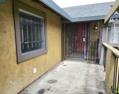 5215 Bayview Ave - Photo Thumbnail 2