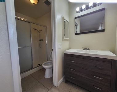 5215 Bayview Ave - Photo Thumbnail 12