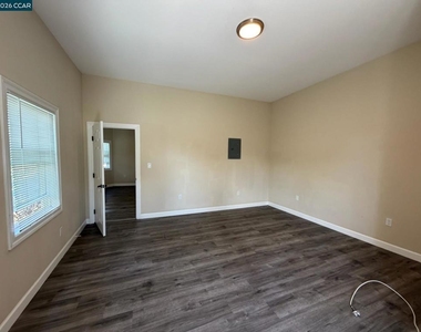 529 Carolina St - Photo Thumbnail 4
