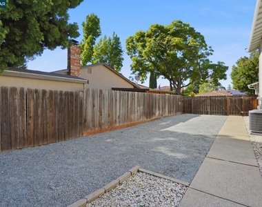 717 Bloching Cir - Photo Thumbnail 43
