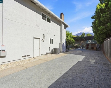717 Bloching Cir - Photo Thumbnail 44