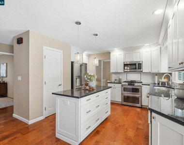 717 Bloching Cir - Photo Thumbnail 9