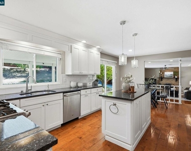717 Bloching Cir - Photo Thumbnail 10