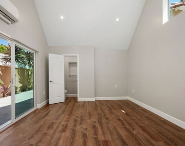 2325 Selby Avenue - Photo Thumbnail 7