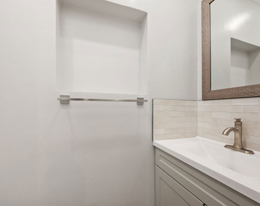 2325 Selby Avenue - Photo Thumbnail 9